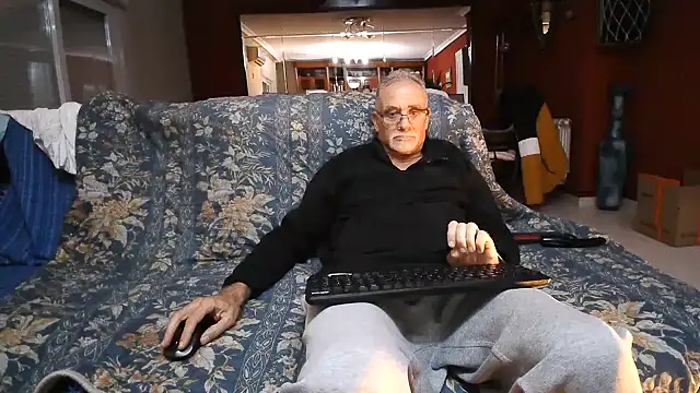 Snapshot of maduroguapo chatting on December 16, 2024, 9:31 pm maduroguapo online show from December 16, 2024, 9:31 pm