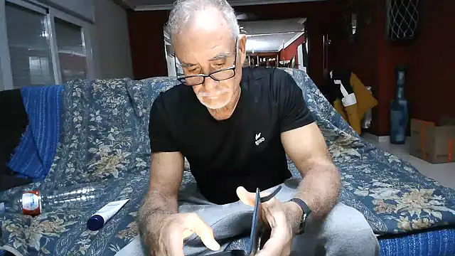 Snapshot of maduroguapo chatting on December 18, 2024, 5:21 pm maduroguapo online show from December 18, 2024, 5:21 pm