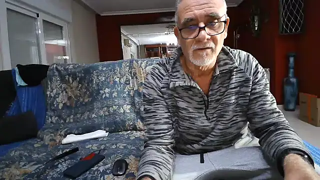 Snapshot of maduroguapo chatting on December 20, 2024, 10:11 pm maduroguapo online show from December 20, 2024, 10:11 pm