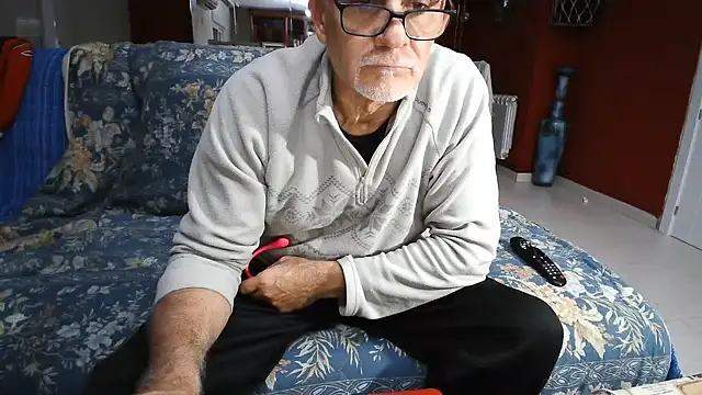 Snapshot of maduroguapo chatting on January 1, 2025, 9:52 pm maduroguapo online show from January 1, 2025, 9:52 pm