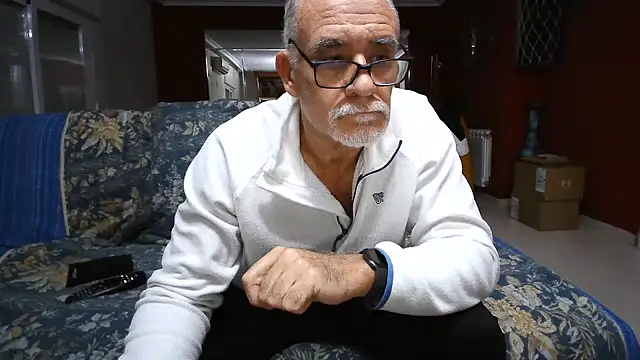 Snapshot of maduroguapo chatting on January 14, 2025, 9:41 pm maduroguapo online show from January 14, 2025, 9:41 pm