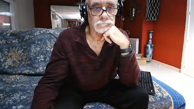 Snapshot of maduroguapo chatting on January 21, 2025, 10:19 pm maduroguapo online show from January 21, 2025, 10:19 pm