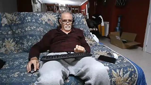 Snapshot of maduroguapo chatting on February 1, 2025, 9:51 pm maduroguapo online show from February 1, 2025, 9:51 pm