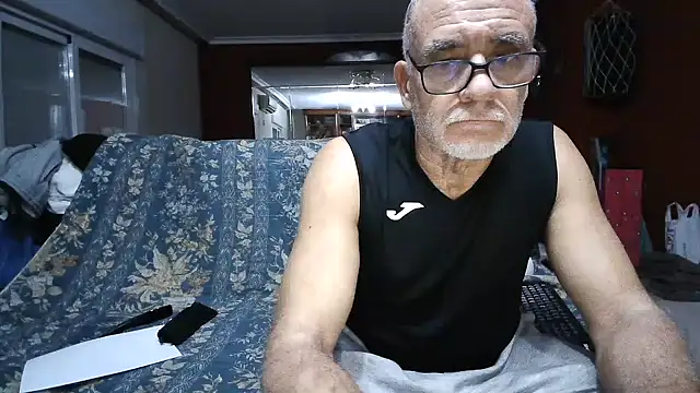 Snapshot of maduroguapo chatting on February 7, 2025, 10:09 pm maduroguapo online show from February 7, 2025, 10:09 pm