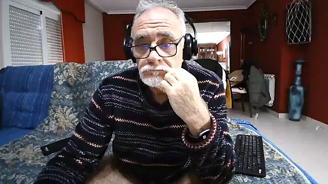 Snapshot of maduroguapo chatting on March 4, 2025, 5:03 pm maduroguapo online show from March 4, 2025, 5:03 pm