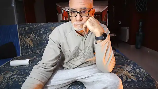 Snapshot of maduroguapo chatting on March 17, 2025, 9:55 pm maduroguapo online show from March 17, 2025, 9:55 pm