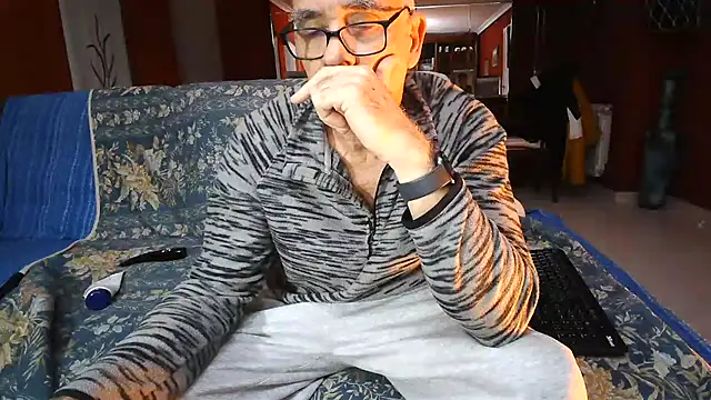 Snapshot of maduroguapo chatting on March 18, 2025, 9:43 pm maduroguapo online show from March 18, 2025, 9:43 pm