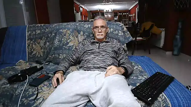 Snapshot of maduroguapo chatting on March 19, 2025, 9:16 pm maduroguapo online show from March 19, 2025, 9:16 pm