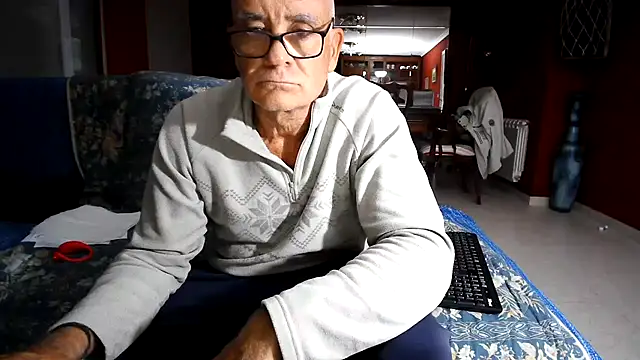 Snapshot of maduroguapo chatting on November 6, 2025, 10:21 pm maduroguapo online show from November 6, 2025, 10:21 pm