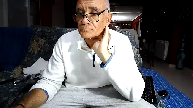 Snapshot of maduroguapo chatting on November 14, 2025, 9:13 pm maduroguapo online show from November 14, 2025, 9:13 pm