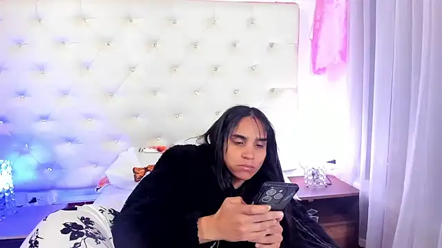 sophie pariss online show from February 27, 2025, 10:15 am