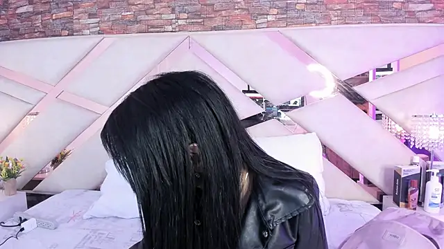 sophie pariss online show from October 12, 2025, 2:54 am