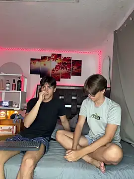 Snapshot of Alex_and_Fabian chatting on May 15, 2026, 2:29 am Alex and Fabian online show from May 15, 2026, 2:29 am