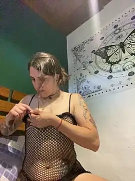 isadelasestrellas online show from December 20, 2025, 9:55 pm