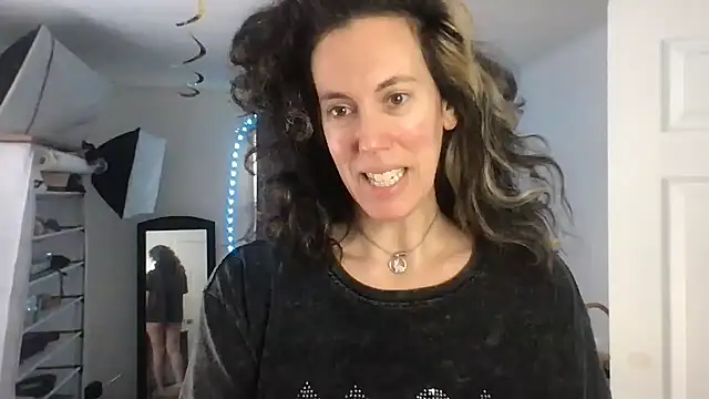 BonfireBonnie online show from January 14, 2025, 2:22 pm