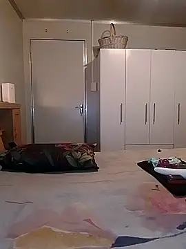 Snapshot of Hornyparratjie chatting on December 28, 2024, 12:26 am Hornyparratjie online show from December 28, 2024, 12:26 am