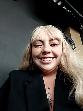 madelaine- online show from March 19, 2025, 9:05 pm