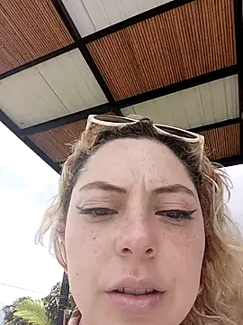 madelaine- online show from November 30, 2025, 4:55 pm