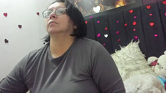 Evaaross 2345 online show from May 16, 2026, 4:28 pm