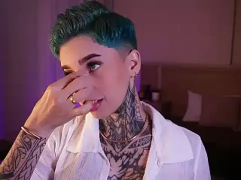 Snapshot of AliceShazaham_ chatting on January 5, 2025, 6:13 am AliceShazaham online show from January 5, 2025, 6:13 am