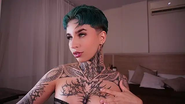 Snapshot of AliceShazaham_ chatting on February 2, 2025, 9:08 am AliceShazaham online show from February 2, 2025, 9:08 am