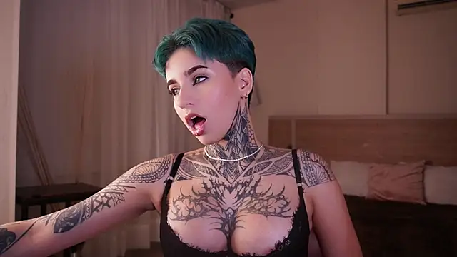 Snapshot of AliceShazaham_ chatting on February 9, 2025, 5:40 am AliceShazaham online show from February 9, 2025, 5:40 am