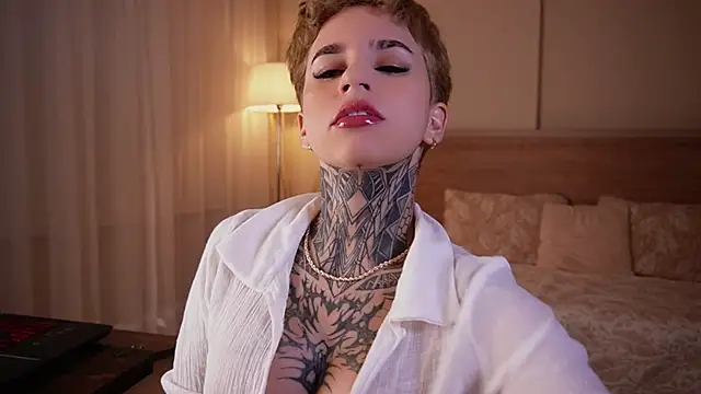 Snapshot of AliceShazaham_ chatting on March 4, 2025, 9:29 am AliceShazaham online show from March 4, 2025, 9:29 am