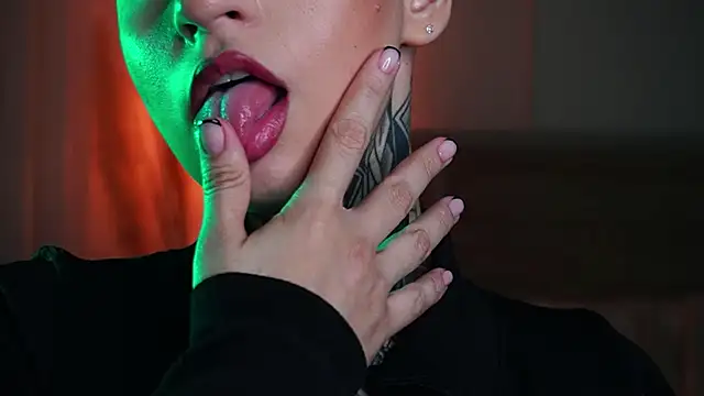 Snapshot of AliceShazaham_ chatting on September 16, 2025, 8:26 am AliceShazaham online show from September 16, 2025, 8:26 am