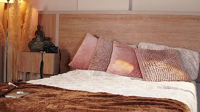 Snapshot of AliceShazaham_ chatting on February 1, 2026, 7:07 am AliceShazaham online show from February 1, 2026, 7:07 am