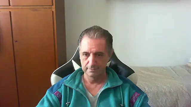 Snapshot of lliuk70mi chatting on April 26, 2026, 12:14 pm lliuk70mi online show from April 26, 2026, 12:14 pm