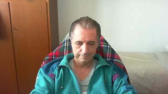 Snapshot of lliuk70mi chatting on April 30, 2026, 12:33 pm lliuk70mi online show from April 30, 2026, 12:33 pm