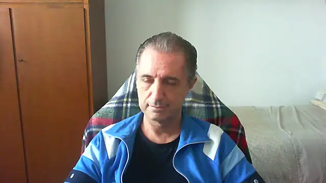 Snapshot of lliuk70mi chatting on May 8, 2026, 1:05 pm lliuk70mi online show from May 8, 2026, 1:05 pm