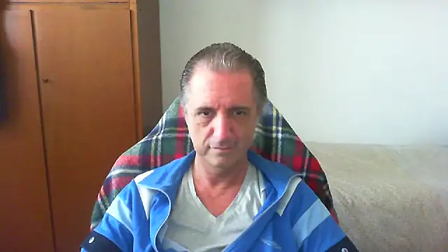 Snapshot of lliuk70mi chatting on May 13, 2026, 12:13 pm lliuk70mi online show from May 13, 2026, 12:13 pm