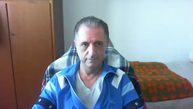 Snapshot of lliuk70mi chatting on May 16, 2026, 2:27 pm lliuk70mi online show from May 16, 2026, 2:27 pm