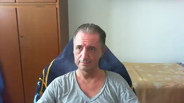 Snapshot of lliuk70mi chatting on May 23, 2026, 12:20 pm lliuk70mi online show from May 23, 2026, 12:20 pm
