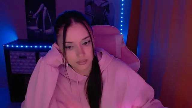 Snapshot of AlisaLink chatting on February 6, 2025, 6:35 pm AlisaLink online show from February 6, 2025, 6:35 pm