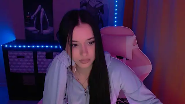 Snapshot of AlisaLink chatting on February 16, 2025, 7:38 pm AlisaLink online show from February 16, 2025, 7:38 pm