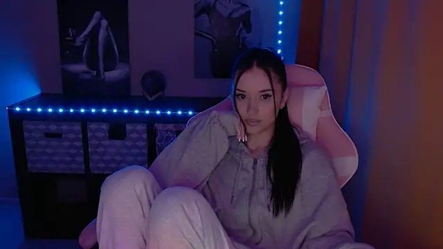 Snapshot of AlisaLink chatting on February 21, 2025, 7:43 pm AlisaLink online show from February 21, 2025, 7:43 pm