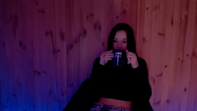 Snapshot of AlisaLink chatting on October 20, 2025, 5:24 pm AlisaLink online show from October 20, 2025, 5:24 pm