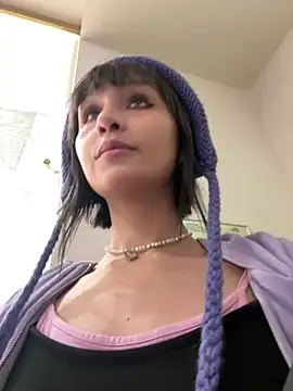 bigbabykiki online show from December 28, 2024, 1:28 pm