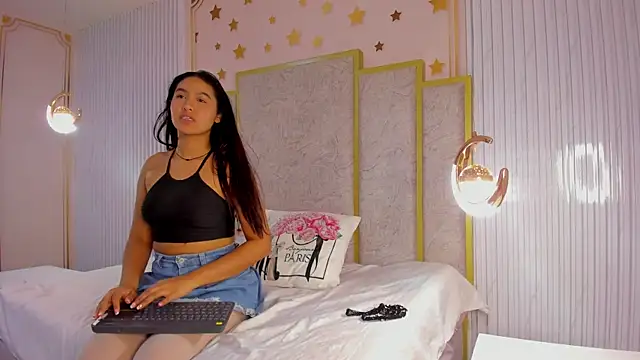 cute mia23 online show from December 1, 2024, 4:29 pm