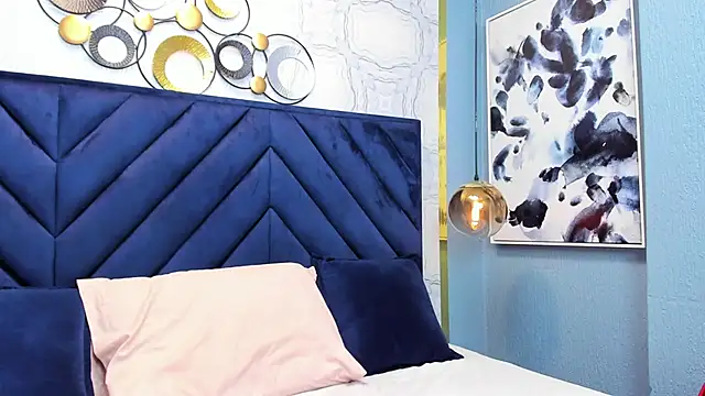 SophieBaker   online show from February 13, 2025, 2:45 am