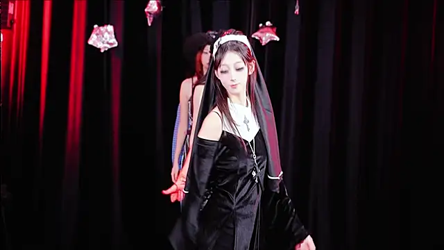 Snapshot of QY-001 chatting on October 31, 2025, 1:34 pm QY-001 online show from October 31, 2025, 1:34 pm