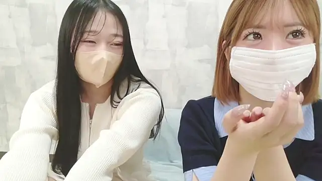 Snapshot of LOVE_MOMO_LOVE chatting on May 5, 2026, 12:24 pm LOVE MOMO LOVE online show from May 5, 2026, 12:24 pm