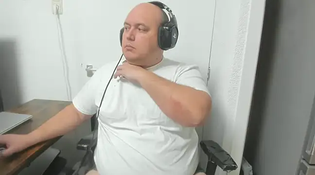 BigromeoXX online show from January 16, 2025, 6:59 pm