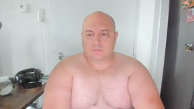 BigromeoXX online show from November 14, 2025, 1:54 pm