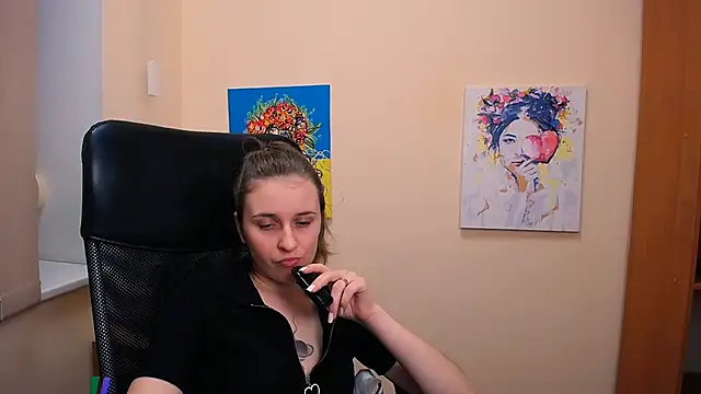  Nicole new online show from March 14, 2025, 3:36 pm