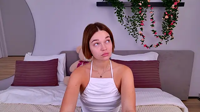 Snapshot of DanaLoved chatting on February 11, 2025, 8:05 am DanaLoved online show from February 11, 2025, 8:05 am