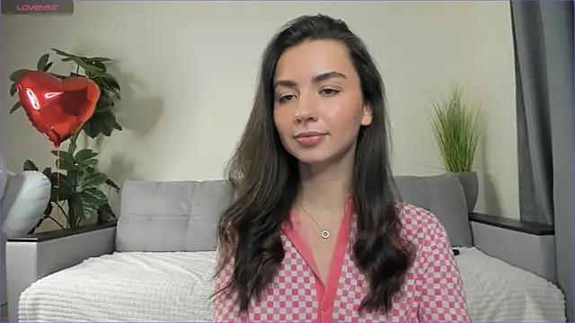 Snapshot of NicoleLuv chatting on February 20, 2025, 7:19 pm NicoleLuv online show from February 20, 2025, 7:19 pm