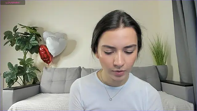 Snapshot of NicoleLuv chatting on March 17, 2025, 4:11 pm NicoleLuv online show from March 17, 2025, 4:11 pm